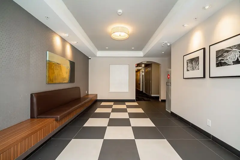 313 553 FOSTER AVENUE - photo 3 of 25