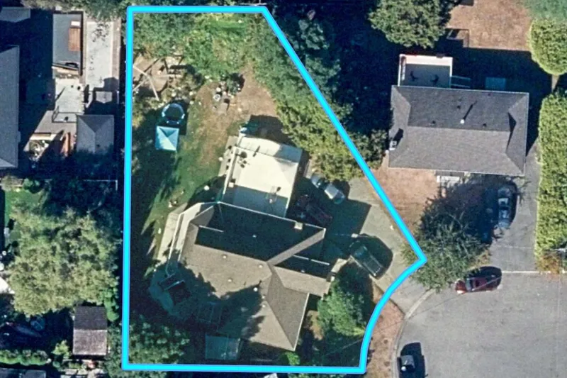 11113 81 AVENUE - photo 1 of 25