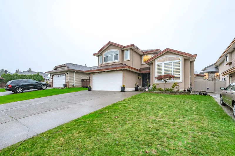 8733 162A STREET - photo 2 of 25