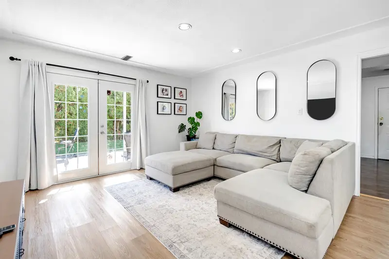 14596 89 AVENUE - photo 3 of 25