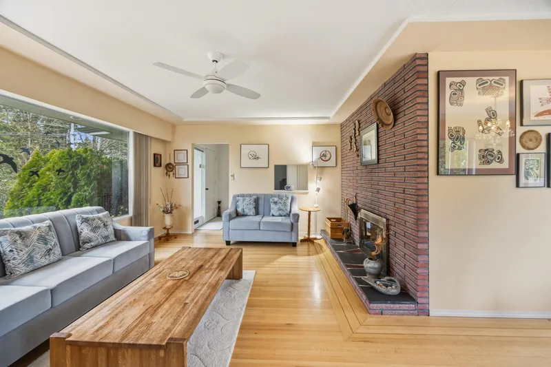 8608 BULLER AVENUE - photo 3 of 25