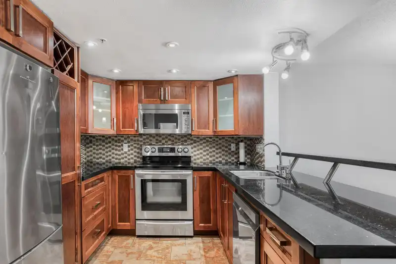402 1188 QUEBEC STREET - photo 1 of 31