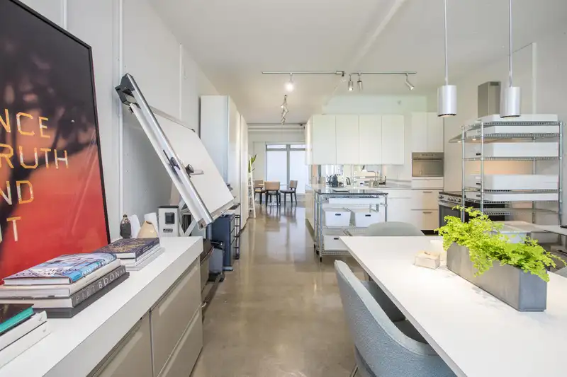 208 1529 W 6TH AVENUE - photo 4 of 35