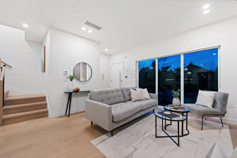 1 1632 E 21ST AVENUE - photo 3 of 35