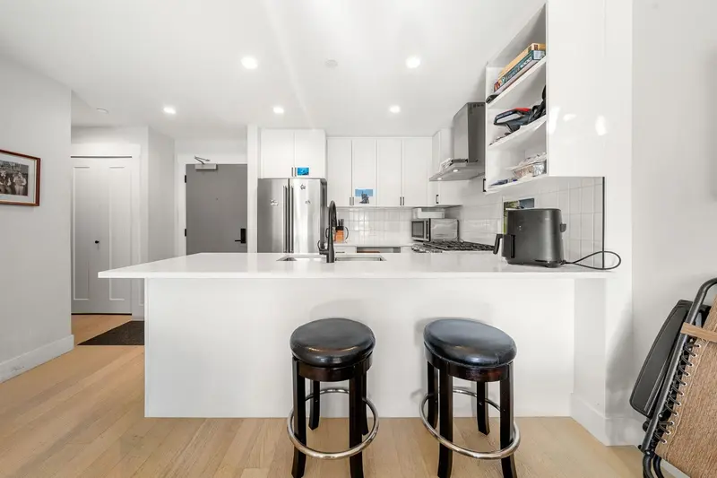 308 22226 BROWN AVENUE - photo 2 of 22