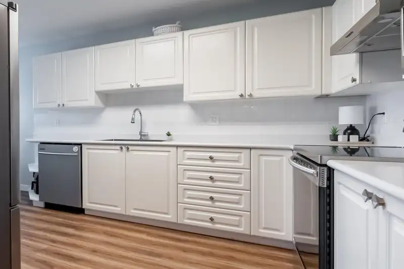 205 9310 KING GEORGE BOULEVARD - photo 3 of 39