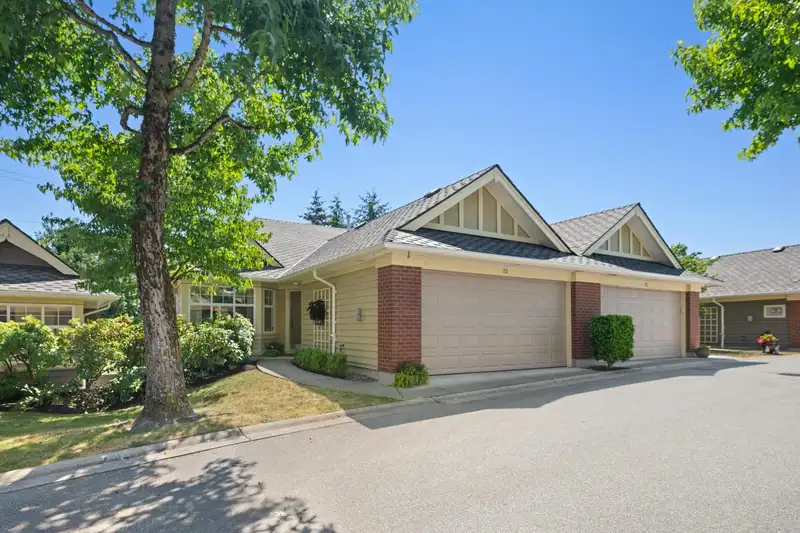 23 15450 ROSEMARY HEIGHTS CRESCENT - photo 1 of 40