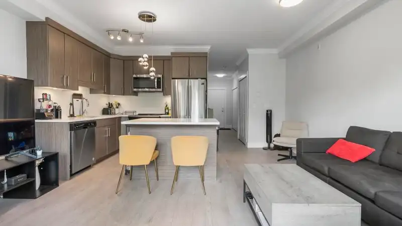 309 13763 101 AVENUE - photo 2 of 16