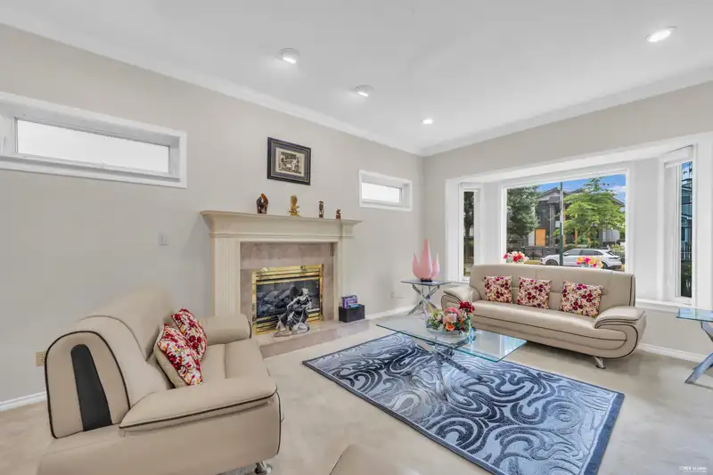 2381 E 40TH AVENUE - photo 4 of 39