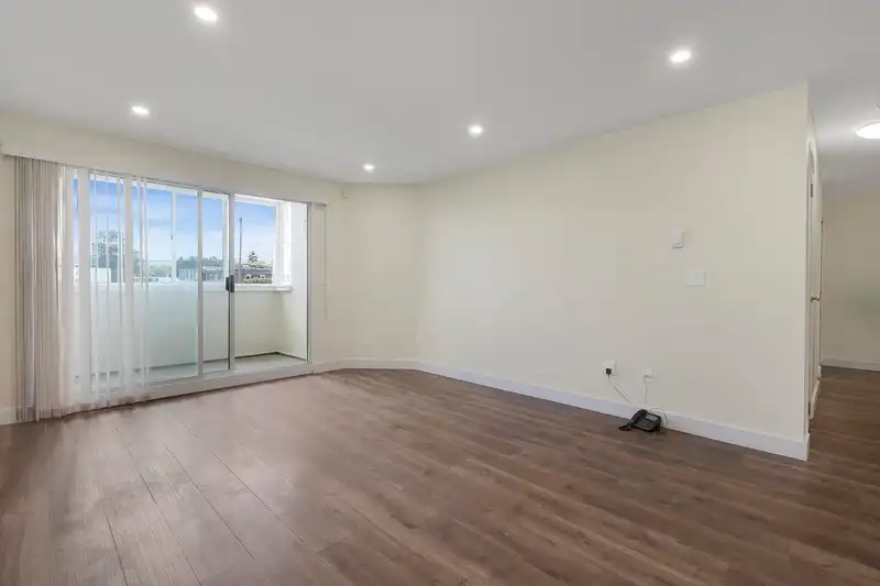 101 7175 134 STREET - photo 4 of 39