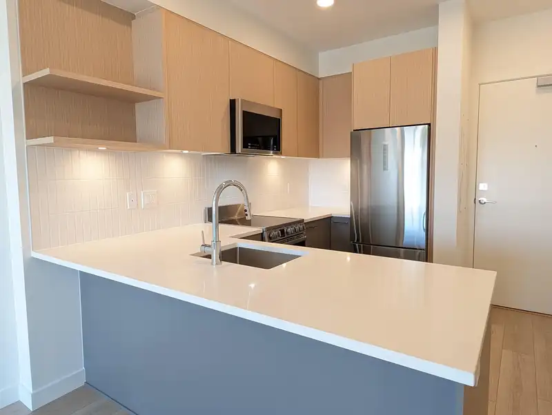 602 10777 138 STREET - photo 2 of 19