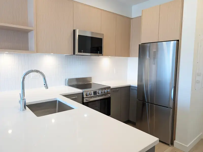 602 10777 138 STREET - photo 3 of 19