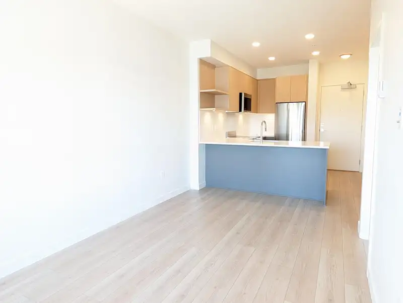 602 10777 138 STREET - photo 4 of 19