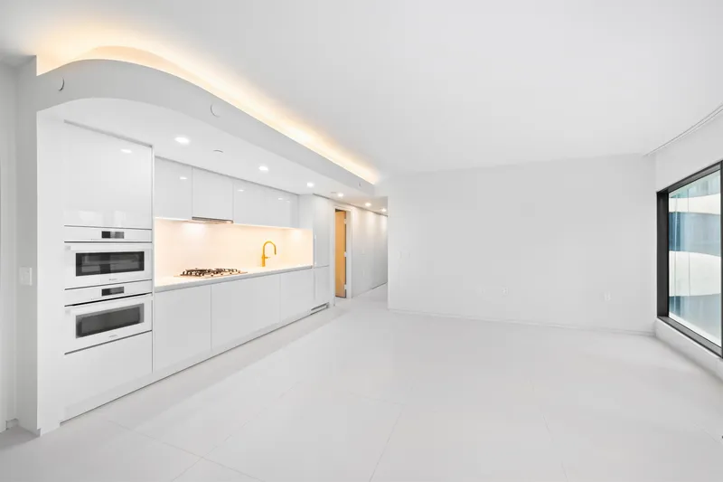 707 1033 NELSON STREET - photo 4 of 19