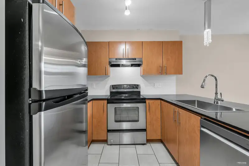429 1633 MACKAY AVENUE - photo 3 of 16