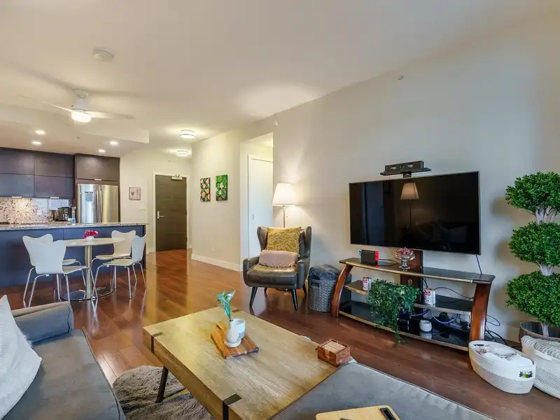 506 2077 ROSSER AVENUE - photo 2 of 38