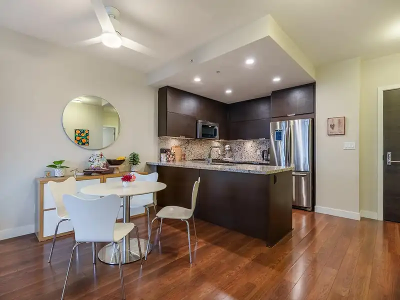 506 2077 ROSSER AVENUE - photo 3 of 38