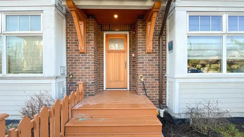 214 BROOKES STREET - photo 3 of 30