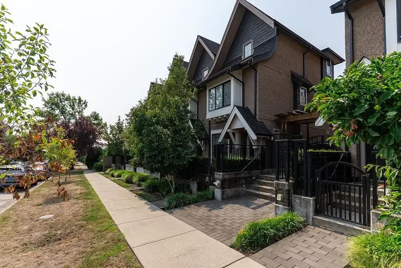 8123 SHAUGHNESSY STREET - photo 2 of 38