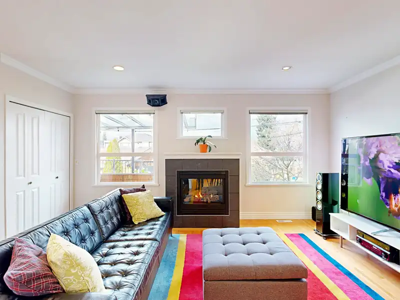 163 W 26TH AVENUE - photo 4 of 37