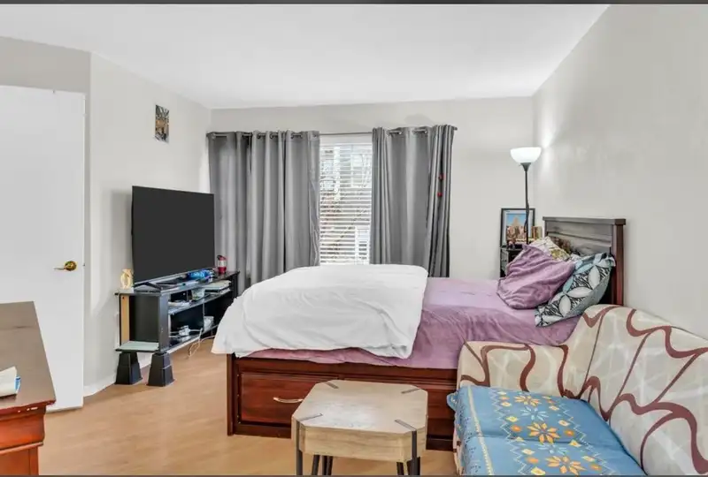 212 6939 GILLEY AVENUE - photo 3 of 11