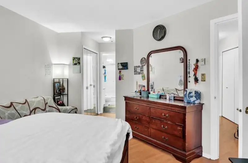 212 6939 GILLEY AVENUE - photo 4 of 11