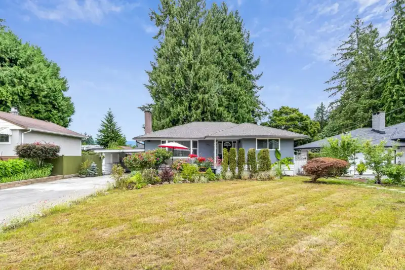 21727 RIDGEWAY CRESCENT - photo 1 of 34