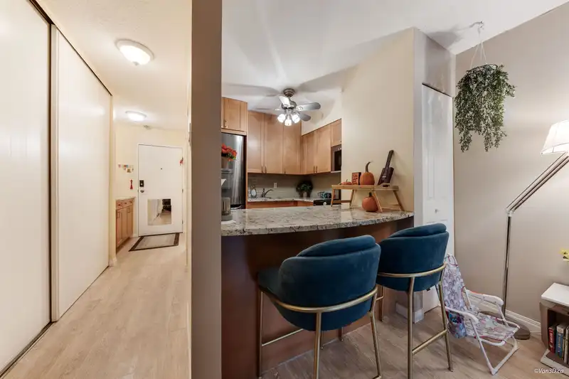 210 1545 E 2ND AVENUE - photo 2 of 14