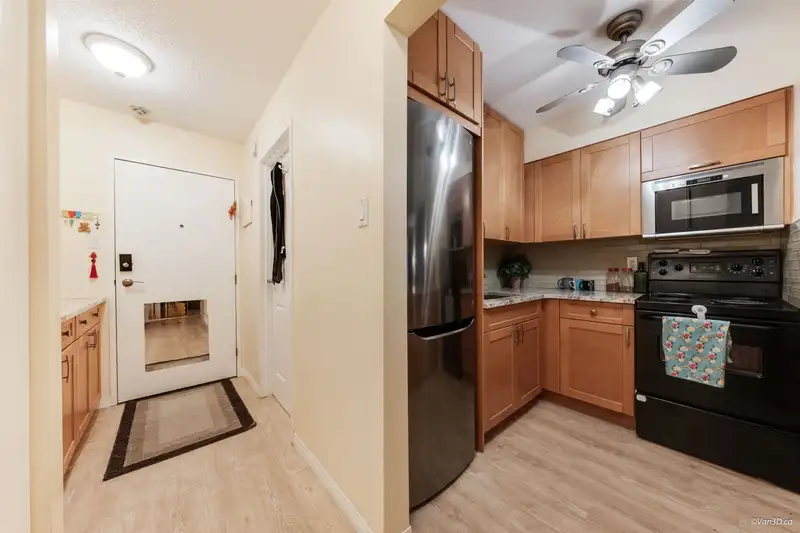 210 1545 E 2ND AVENUE - photo 4 of 14