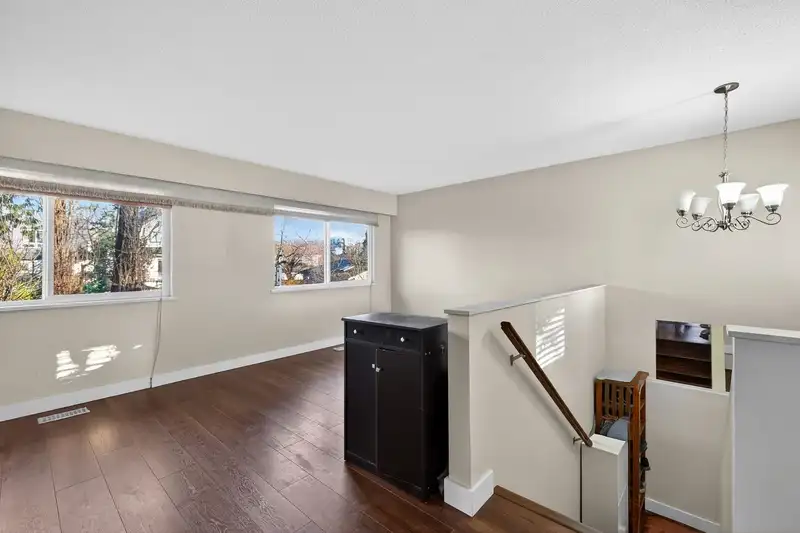 557 E 21ST AVENUE - photo 4 of 30