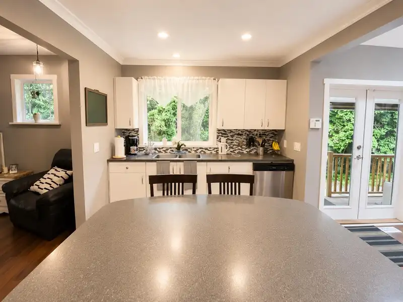 46031 CLEVELAND AVENUE - photo 2 of 10