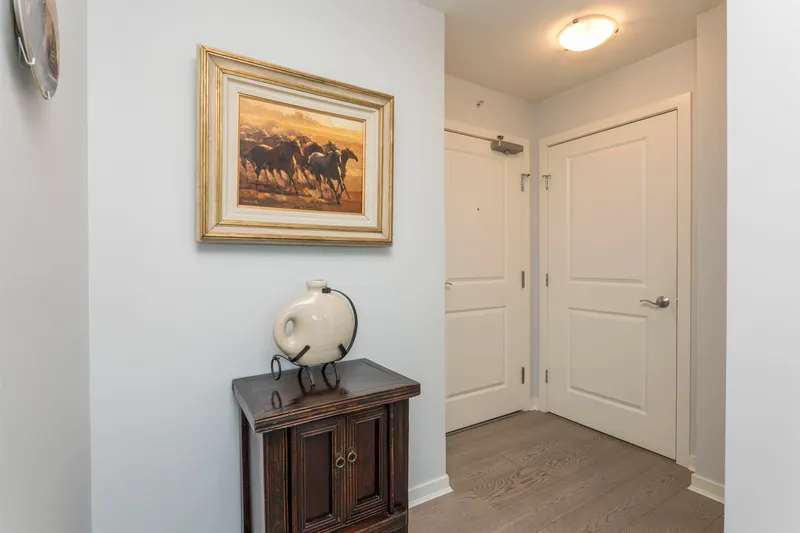 804 2799 YEW STREET - photo 2 of 25