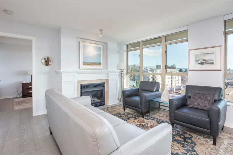 804 2799 YEW STREET - photo 3 of 25