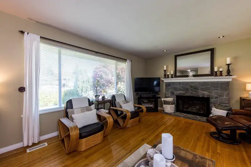 895 E 12TH STREET - photo 3 of 40