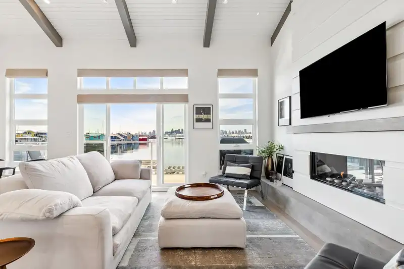 16 415 W ESPLANADE - photo 3 of 40