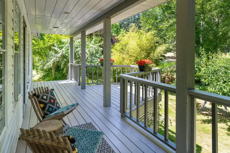 504 BAYVIEW DRIVE - photo 1 of 40
