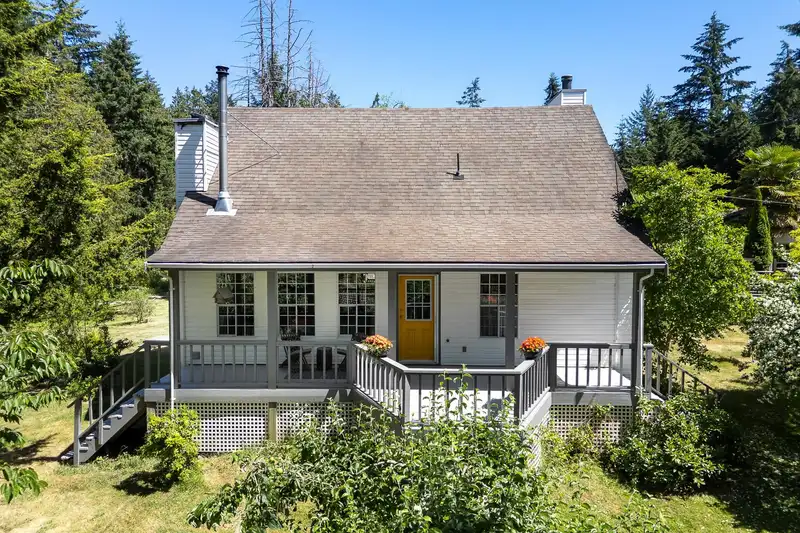 504 BAYVIEW DRIVE - photo 2 of 40