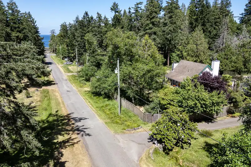 504 BAYVIEW DRIVE - photo 4 of 40