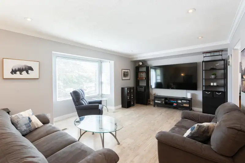 18311 HUNTER PLACE - photo 4 of 40