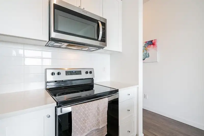 407 13628 81A AVENUE - photo 4 of 31