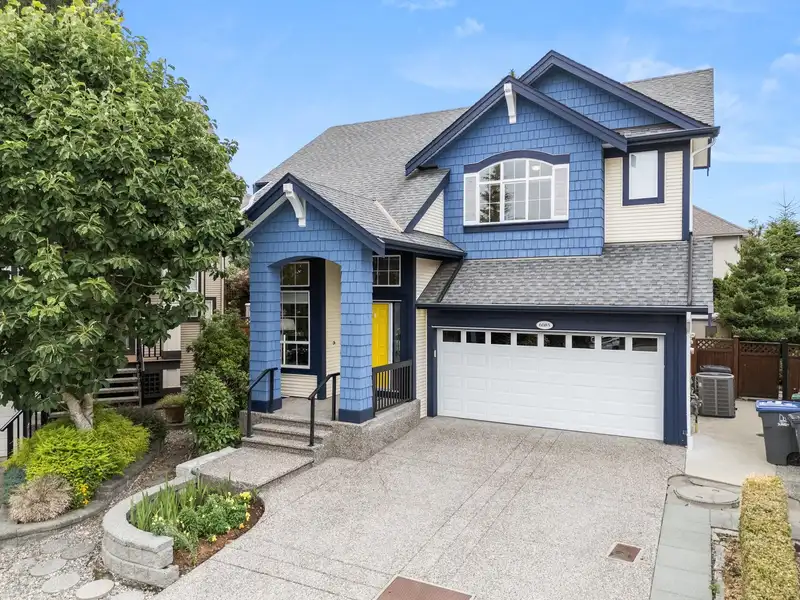 6085 165A STREET - photo 2 of 40