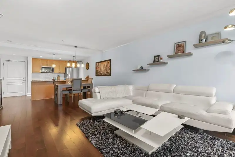 205 5599 14B AVENUE - photo 3 of 17