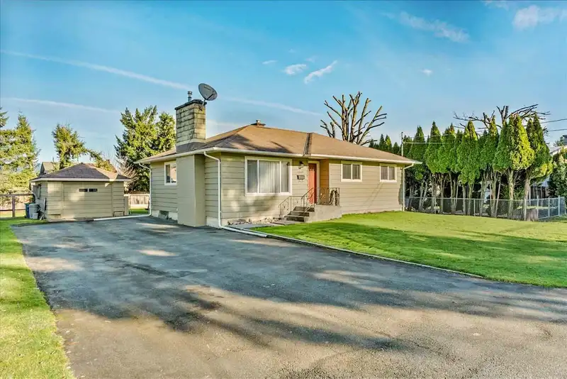 46329 STRATHCONA ROAD - photo 1 of 27