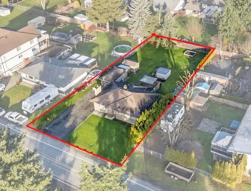 46329 STRATHCONA ROAD - photo 2 of 27