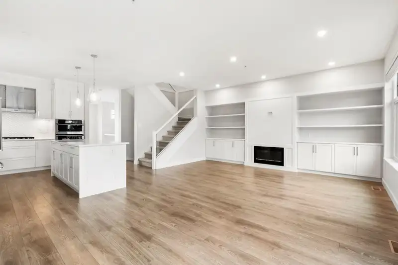 11 20261 72B AVENUE - photo 3 of 40