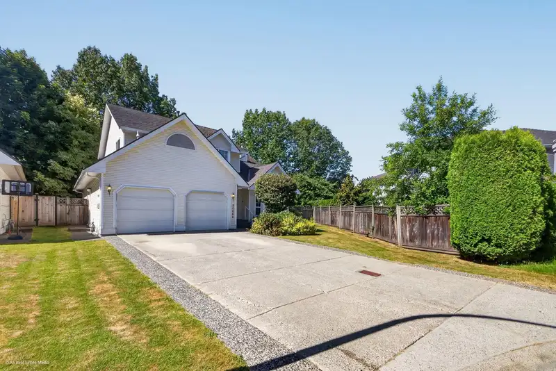 20666 90A AVENUE - photo 2 of 35