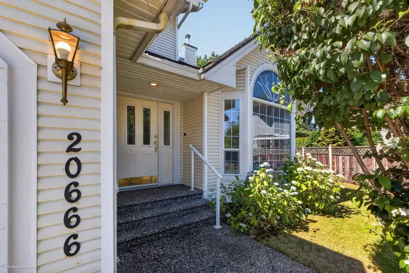 20666 90A AVENUE - photo 3 of 35
