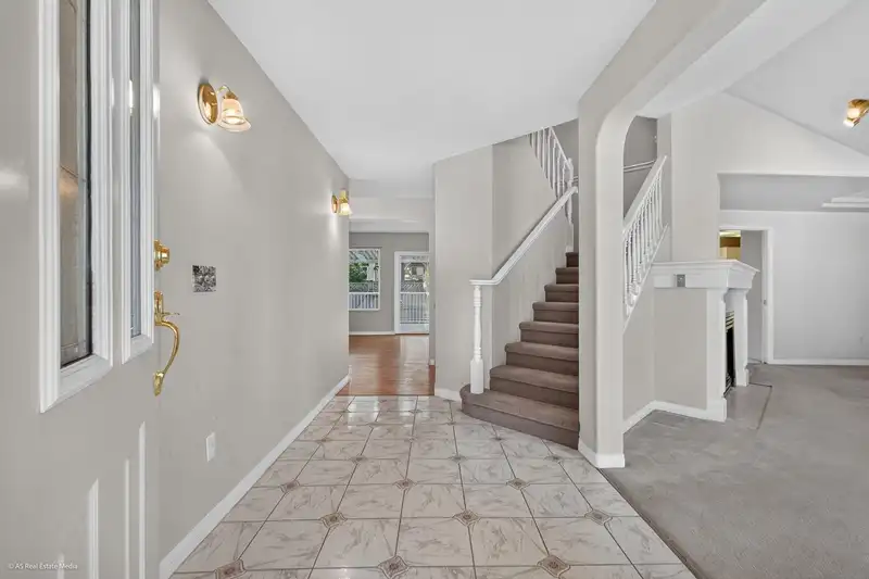 20666 90A AVENUE - photo 4 of 35
