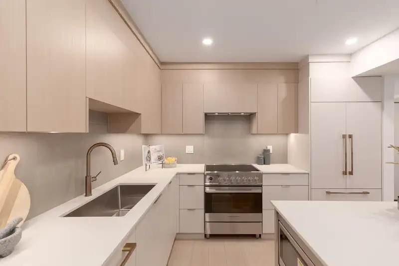 102 2329 E 34TH AVENUE - photo 1 of 18