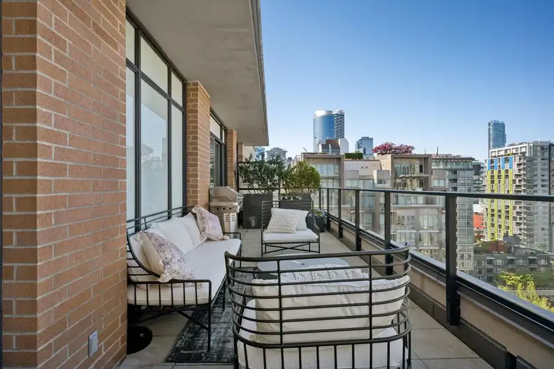 1906 1088 RICHARDS STREET - photo 3 of 38
